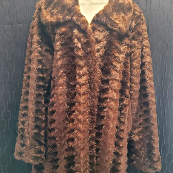 Dennis by Dennis basso Mid Length Faux Fur Coat Size Medium - Picture 1 of 9